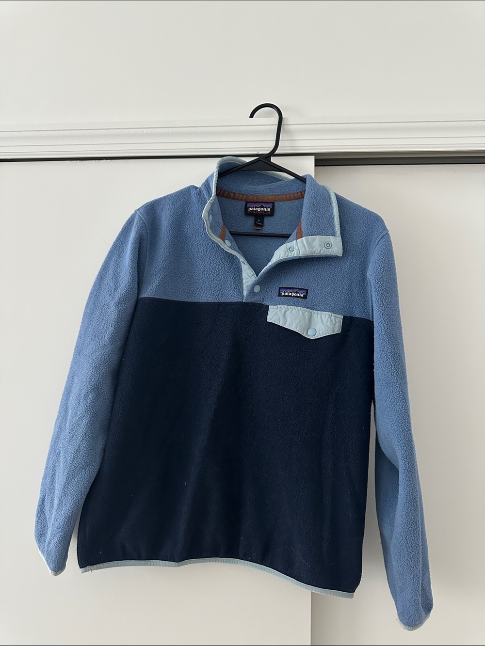 Patagonia Women’s Two-Tone Light Blue & Navy Fleece Snap Pullover